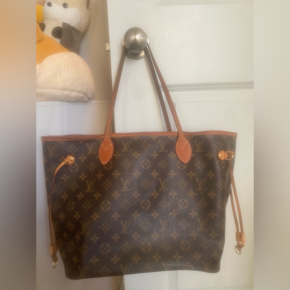 louis vuitton neverfull red interior